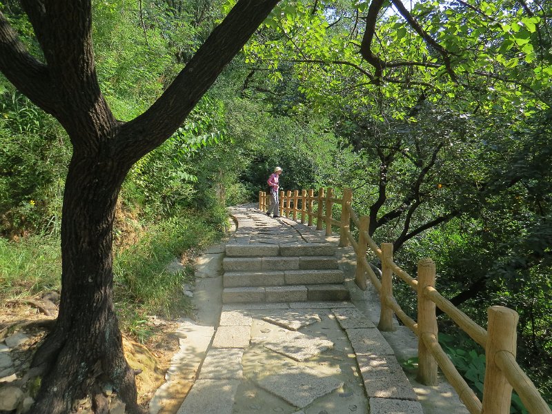B (4) The walk to the Great Wall.JPG